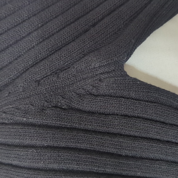 Hera Collection Ribbed V-Neck Top, Color Black, Size S - Picture 9 of 12